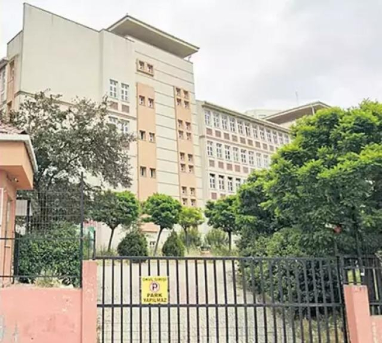 Sapık güvenlik görevlisi iddiası: Liseli kız öğrencileri kulübesinde kelepçeledi... - Bursa Hakimiyet