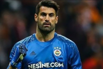 Volkan Demirel eşi Zeynep Sever Demirel'i derbiye götürdü