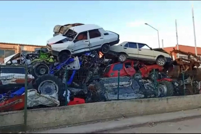 Depremde hasar gören otomobillerle 'change' yapan şüphelilere gözaltı!