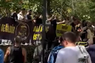 Fenerbahçe taraftarından Ali Koç istifa yürüyüşü