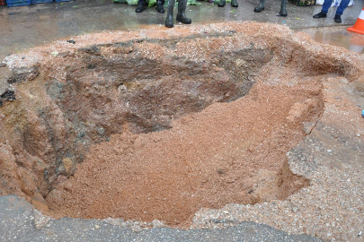 Eskişehir'de sağanak sebebiyle yol çöktü