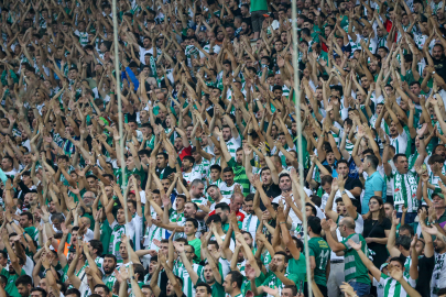 Tribünün tek hakimi Bursaspor!