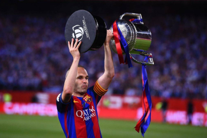 İspanyol futbolcu Iniesta futbolu bıraktı