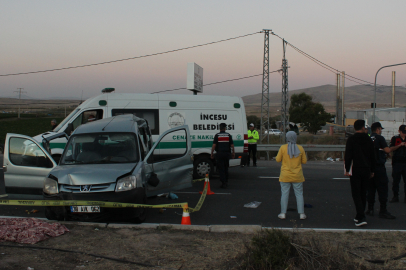 Kayseri'de durakta bekleyen öğretmenleri alan araca kamyon çarptı: 1 ölü