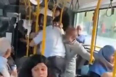 Bursa'da otobüs şoförü ile yolcu arasında 'Durakta durmadın' kavgası!