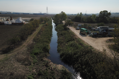 Bursa'da çevre skandalı! Ayvalı Deresi kırmızıya büründü