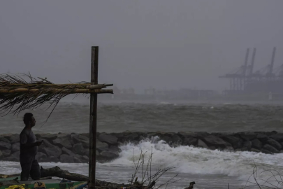Sri Lanka'da aşırı yağışlarla gelen sel felaketinde 6'sı çocuk 8 kişi kayboldu