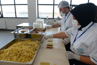 Bursa Nilüfer’de ihtiyaç sahiplerine sıcak yemek desteği