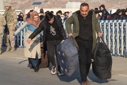 Sınır kapıları  hareketlendi! Günde kaç Suriyeli gidiyor? Taahhütname imzalayan...