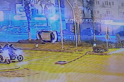 Aydın'da refüje çarpan otomobil takla attı: 1 yaralı