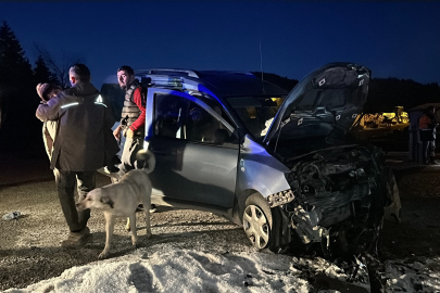 Kastamonu’da hafif ticari araç ile otomobil çarpıştı