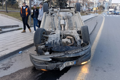 Ankara'da kaza yapmamak için manevra yaptı, araç takla attı