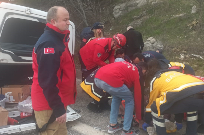 Balıkesir'de yolcu minibüsü ile otomobil çarpıştı: 2 ölü