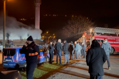 Düzce'de ahşap camideki yangın kısa sürede söndürüldü