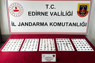 Edirne’de yolcu otobüsünde 177 tarihi sikke ele geçirildi
