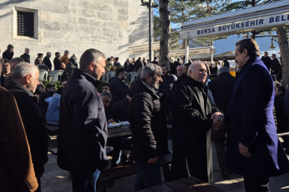 Eski bakan Faruk Çelik, geçtiğimiz yıl kaybettiği annesi, babası ve yeğeni için mevlit okuttu