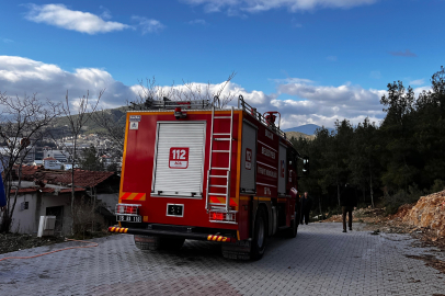 Burdur’da çamaşır makinesinden çıkan yangında 2 kişi dumandan etkilendi