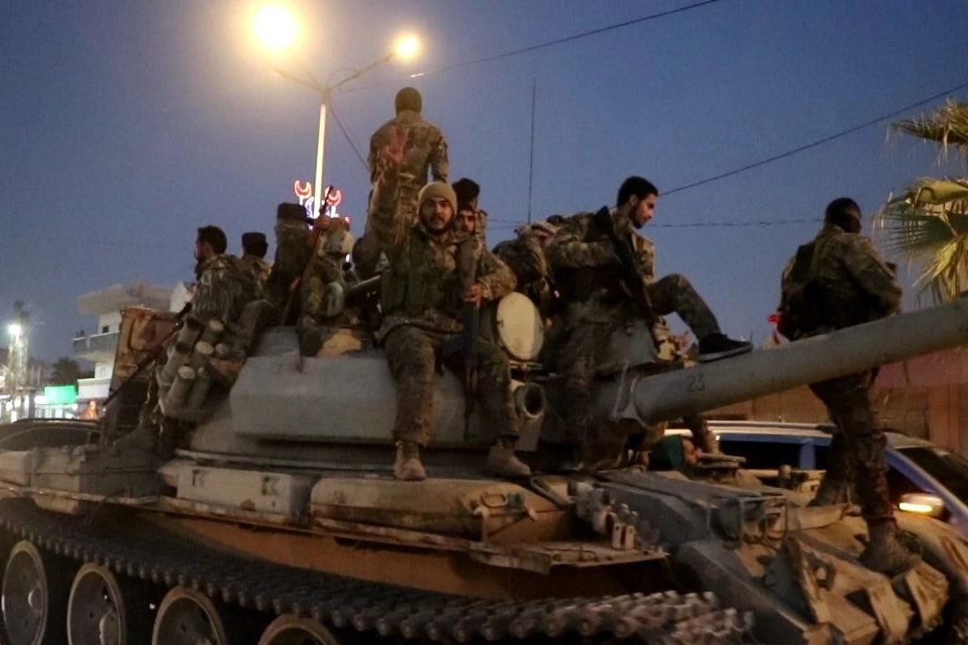 SMO'dan cephe hatlarına tank ve araç sevkiyatı