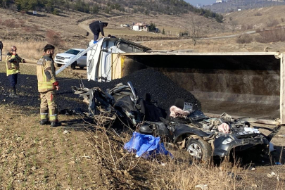 Ankara'da zift yüklü kamyon kamyonete çarptı: 3 belediye işçisi öldü
