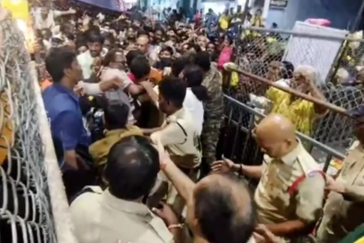 Hindistan'da tapınakta izdiham: En az 6 kişi hayatını kaybetti
