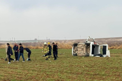 Mardin'de devrilen hafif ticari araçtaki 2 kişi öldü