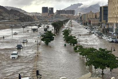 Mekke'de şiddetli yağmur ve dolu etkili oldu