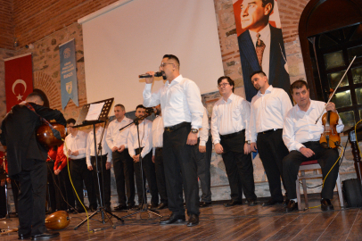 Bursa'da görme engelliler korosu konser verdi