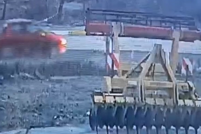 Tekirdağ'da feci kaza anı kamerada: Metrelerce savrulan kadın hayatını kaybetti