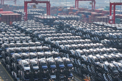 Çin’in ticaret fazlası, yaklaşık 1 trilyon dolarlık rekor seviyeye ulaştı