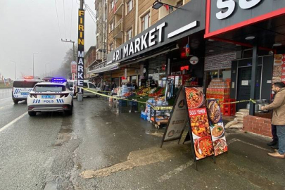 Anne, oğlunu darbettiğini öne sürdüğü market çalışanını silahla yaraladı!