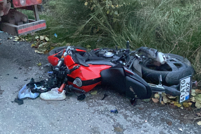 Kocaeli'de park halindeki kamyona çarpan motosikletli ağır yaralandı