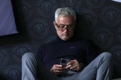 Mourinho bu kez de oturuşuyla olay oldu!