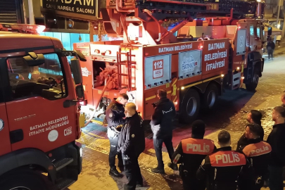 Batman'da evini ateşe verip komşularından yardım istedi