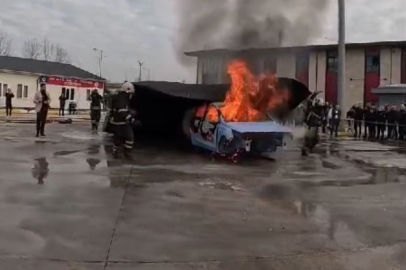 Bursa itfaiyesi yangın söndürme battaniyesini tatbikatla tanıttı