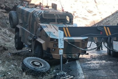 Şırnak'ta devrilen askeri araç yoldan kaldırıldı