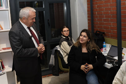 Bursa'da finallere hazırlanan öğrencilere Başkan Şadi Özdemir'den çorba ikramı