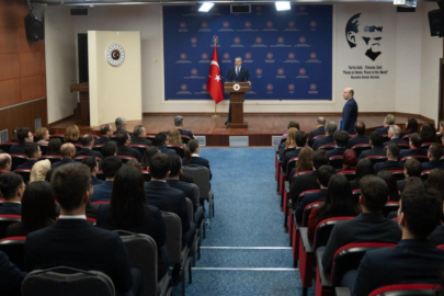 Bakan Fidan, bakanlığın genç diplomatlarıyla buluştu