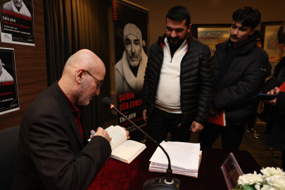 Bursa Nilüfer'de ‘Şairin Şiir Evreni’nin konuğu Enis Akın oldu