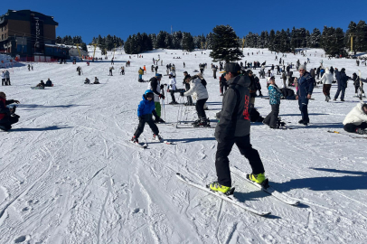 Bursa Uludağ'da sömestir tatili yoğunluğu; pistler doldu