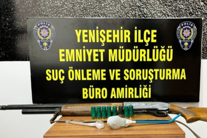 Bursa'da polislerin şüphelendiği araçta ruhsatsız tüfekler ele geçirildi