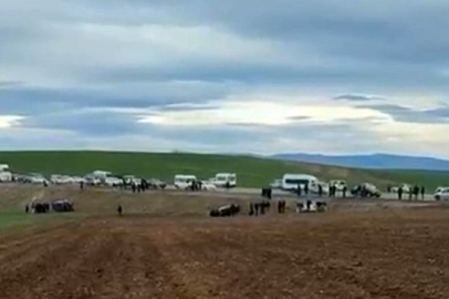 Diyarbakır’da üç araç tarlaya uçtu