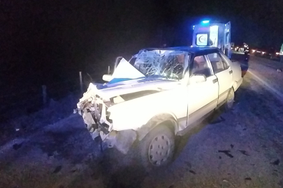 Kastamonu'da otomobil traktörün römorkuna çarptı: 3 yaralı
