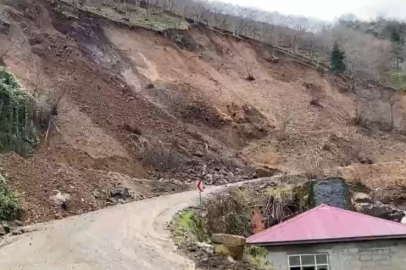Trabzon'da heyelan anı kamerada