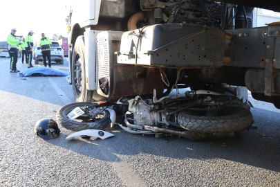 Adana'da tırın altında kalan motosiklet sürücüsü hayatını kaybetti