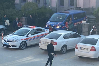 Sakarya'da tartıştığı kardeşini beylik tabancasıyla vuran emekli polis tutuklandı