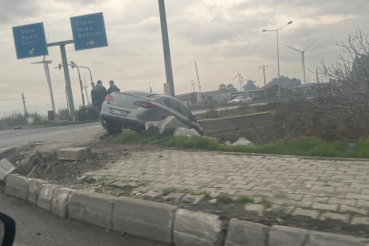 Aydın'da sürücüsünün direksiyon hakimiyetini kaybettiği otomobil yoldan çıktı