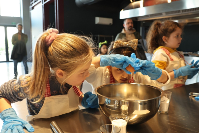 Bursa'da minik eller, mutfağa girdi