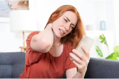 "Cep boyun hastalığı" gençler arasında yayılıyor