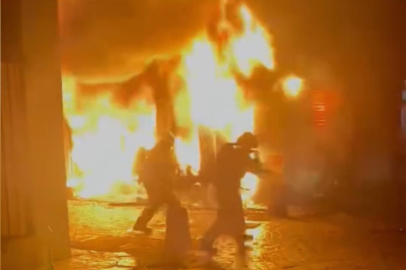 Terzi dükkanı ve bir ev alev alev yandı!