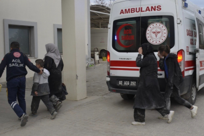 Adıyaman'da lastiği patlayan minibüs şarampole girdi: 4 yaralı